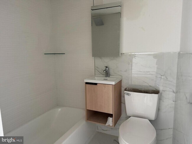 Building Photo - 1247 Shackamaxon St