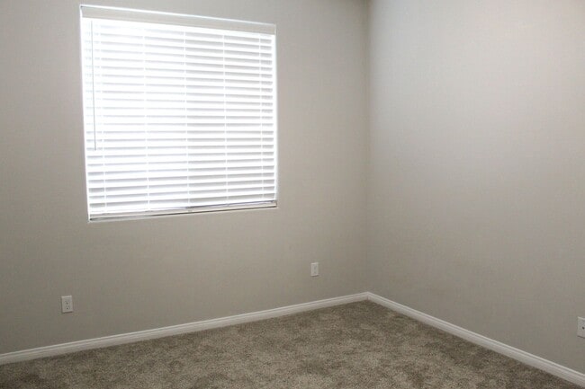 Building Photo - Northwest Bakersfield Home in the Village ...