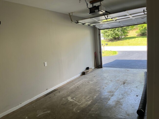 Building Photo - 1680 Sleepy Hollow Rd NW