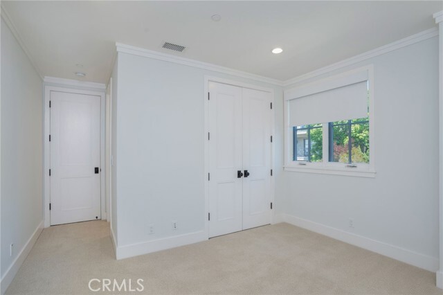 Building Photo - 328 28th St