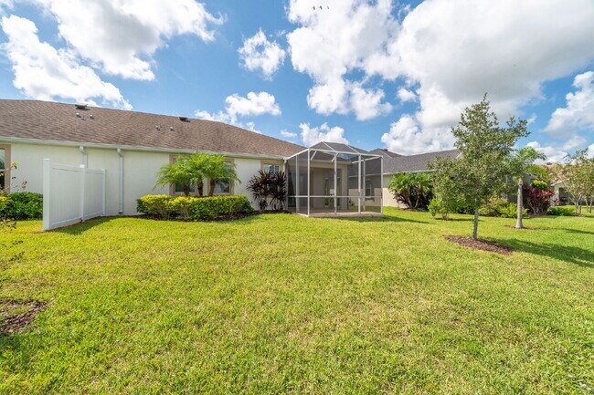 Building Photo - Loren Cove Villa