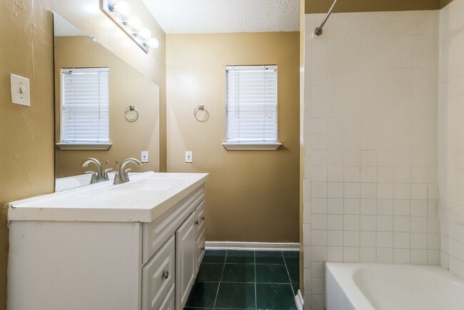 Building Photo - 2215 Hazyknoll Ln