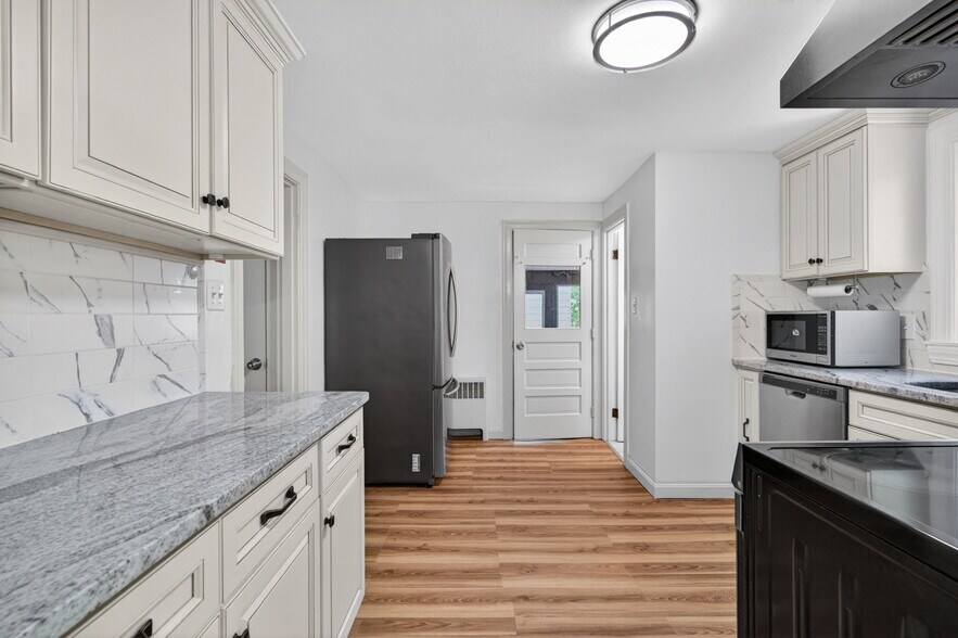 Building Photo - 64 Redlands Rd
