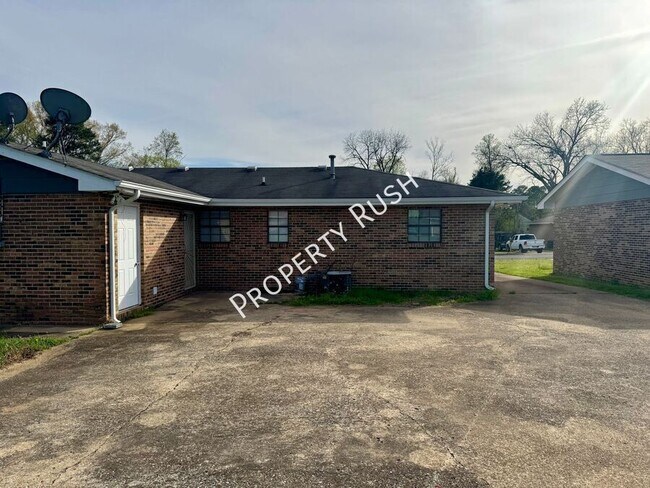 Building Photo - 5009 Marylin Ln