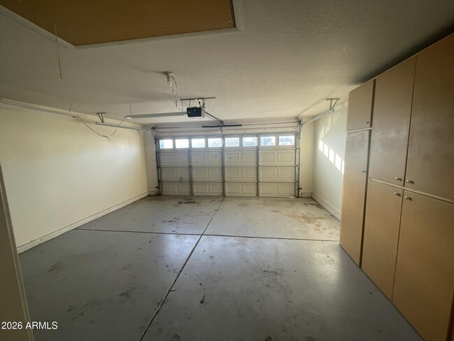 Building Photo - 1122 E Butler Dr