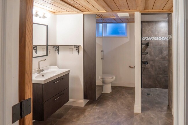 Building Photo - Spacious 3BR Duplex in Lakewood