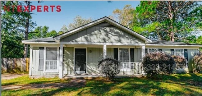 Building Photo - 1725 Wagon Wheel Dr