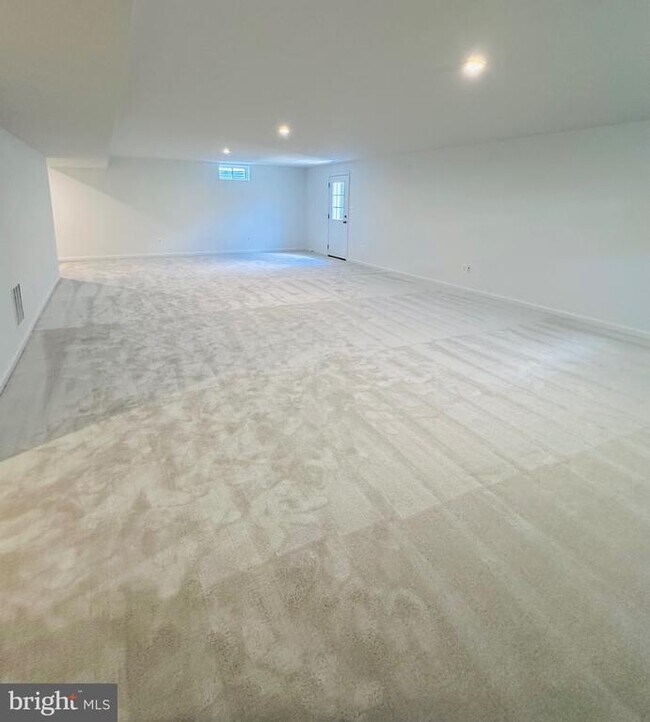 Building Photo - 151 Capulet Ct