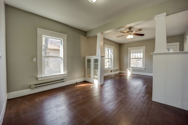 Building Photo - Freshly Updated 3 Bedroom Home