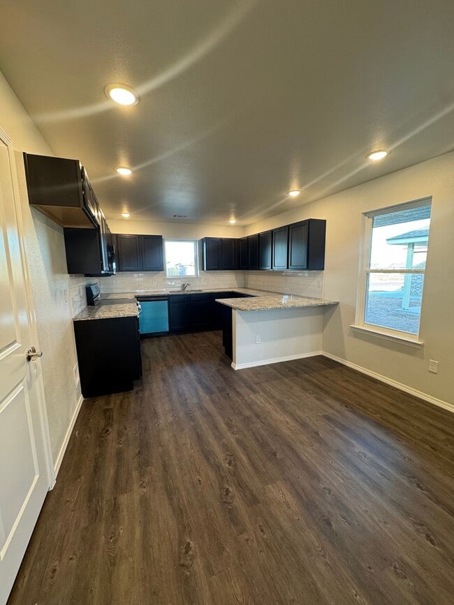 Building Photo - New build "Be the 1st to live THERE" 3/2/2...