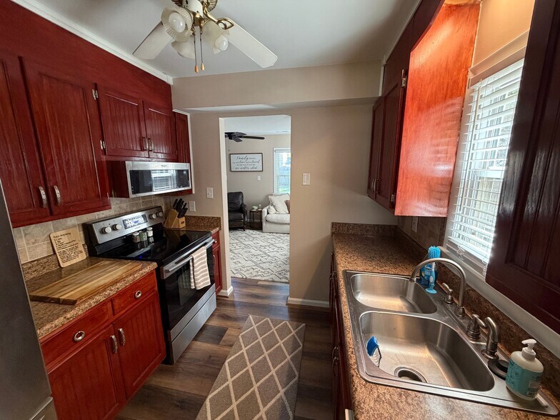 Building Photo - 26 Center St