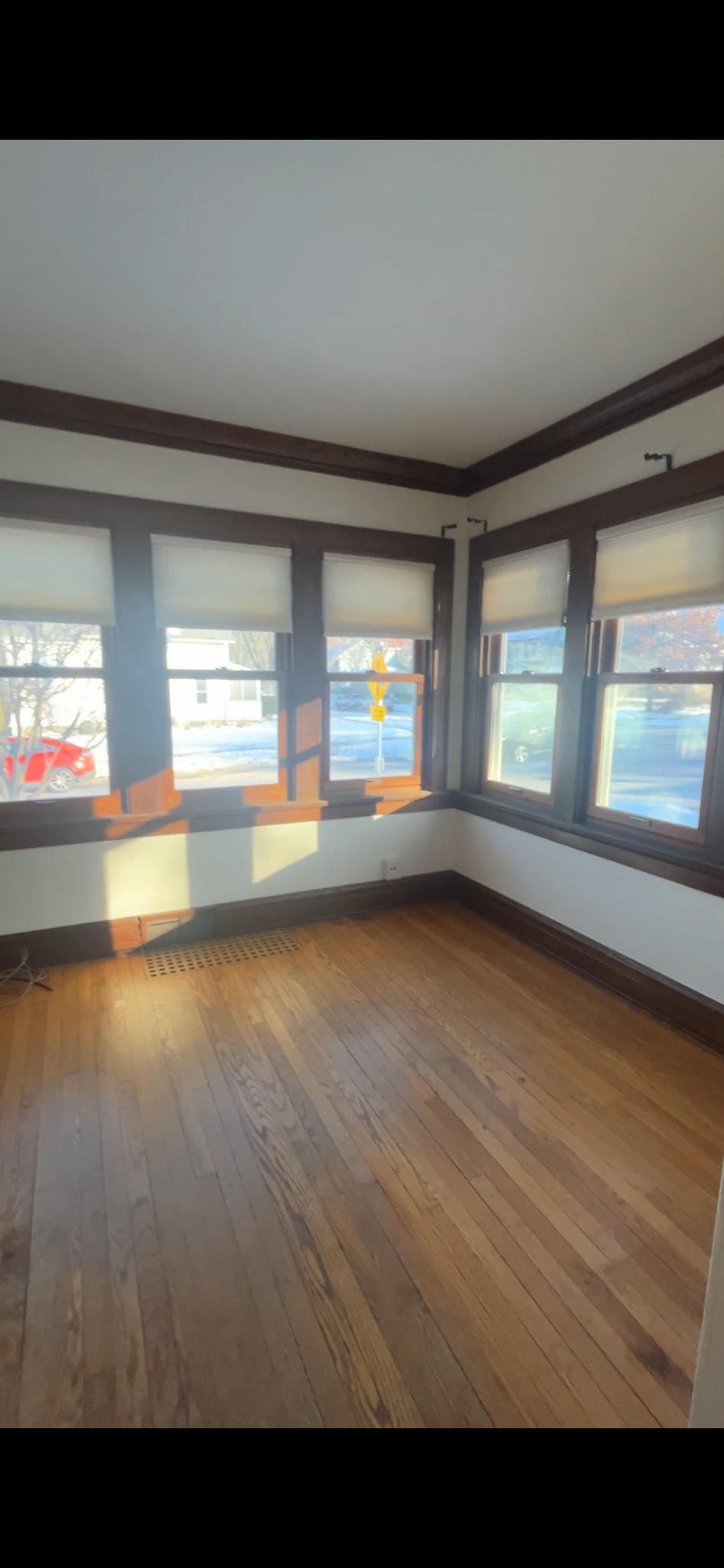 Building Photo - 2502 Kendall Ave