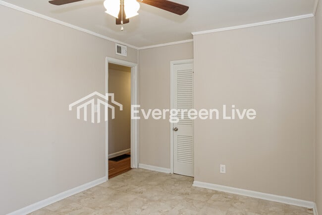 Building Photo - 2620 Rockwell Rd NW