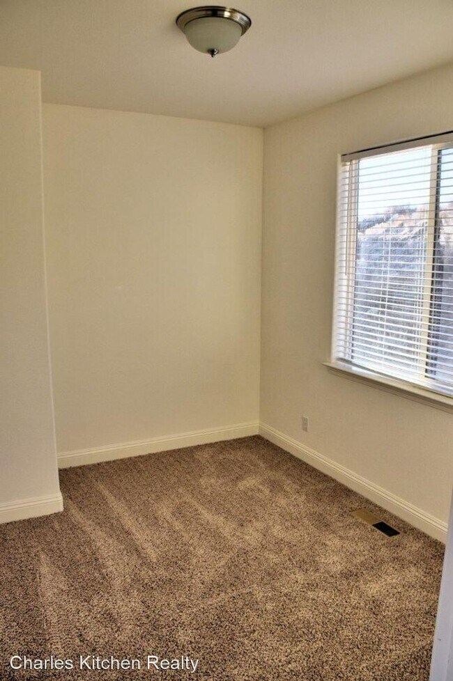 Building Photo - 4 br, 4.5 bath House - 1361 Thompson Street