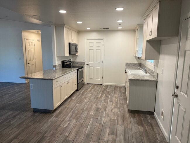 Building Photo - 1147 Dewitt Ave