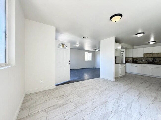 Building Photo - 1440 E 42nd St