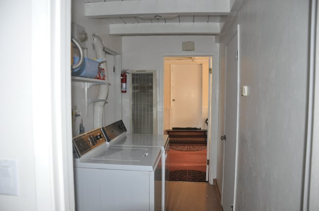 Building Photo - 934 E Duane Ave