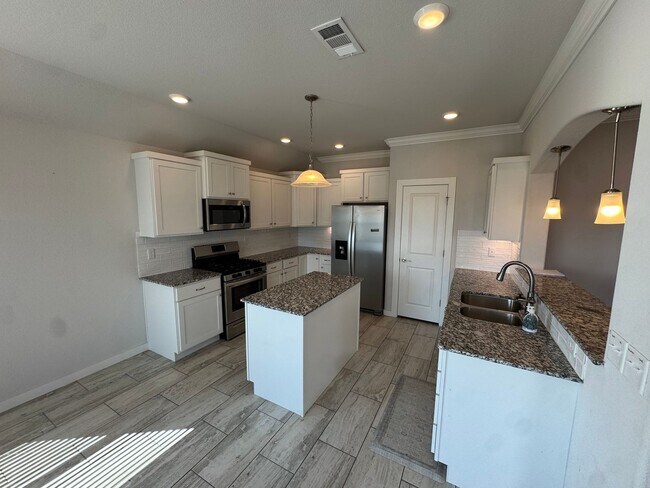 Building Photo - 4401 Havanna