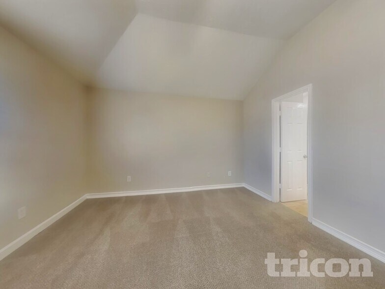Building Photo - 29418 Fox River Dr