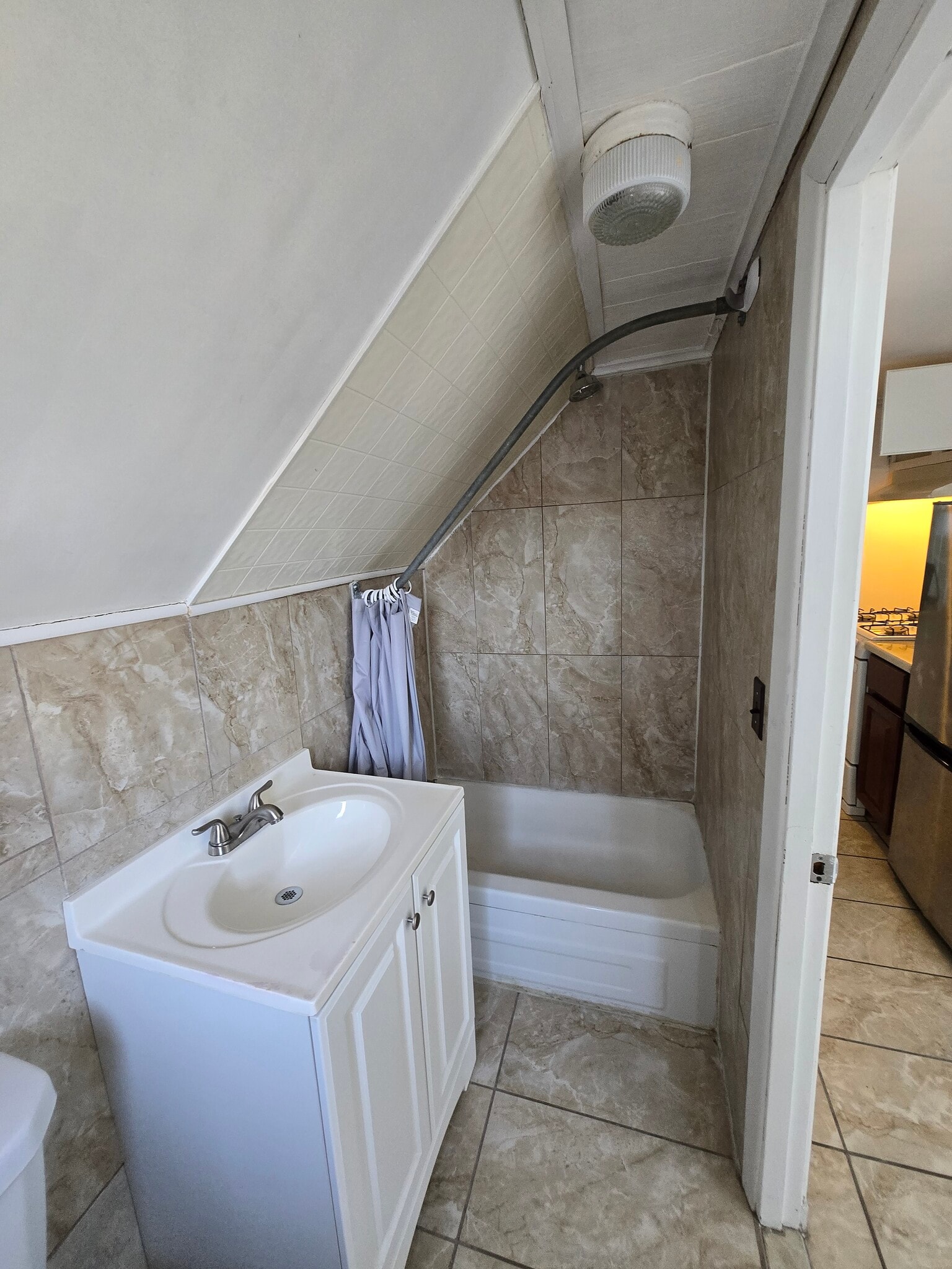 Building Photo - 25 Oneco St