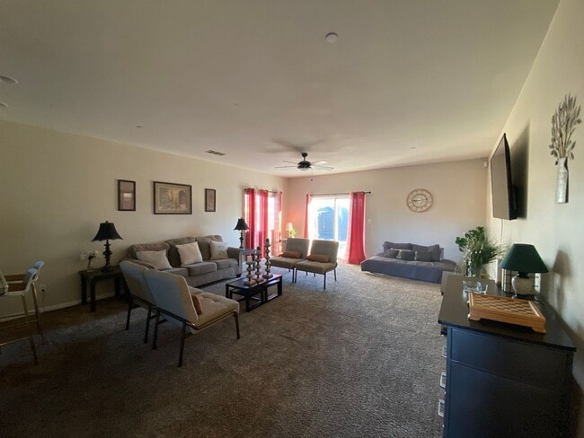 Building Photo - Affordable 3 BD 2 BA house in SE Bakersfield Near Union Ave & Berkshire Road