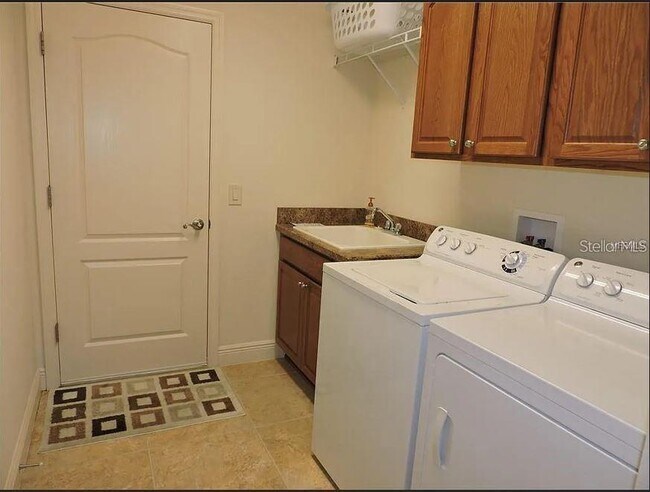 Building Photo - 798 Journey Ln