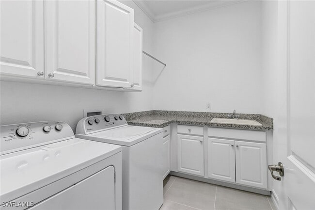 Building Photo - 9264 Glenforest Dr