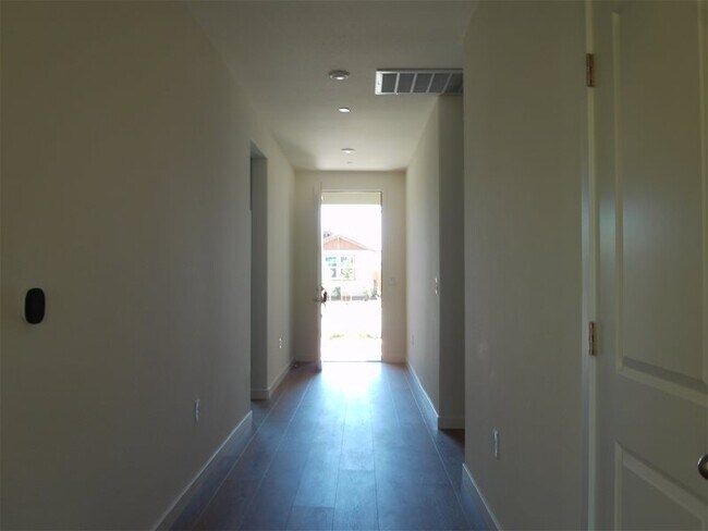 Building Photo - 1339 Kensington Dr