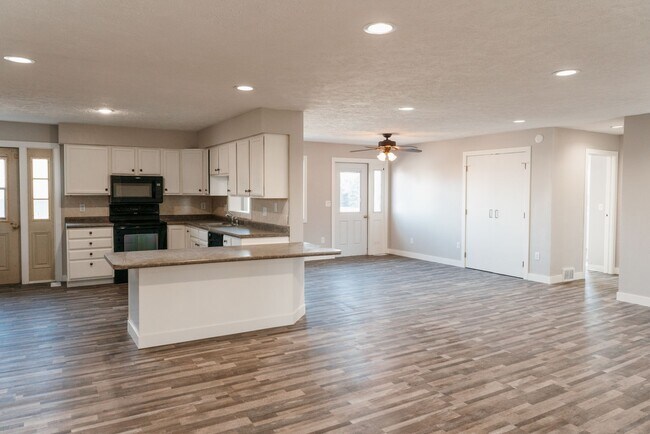 Building Photo - Marshall Commons 1003