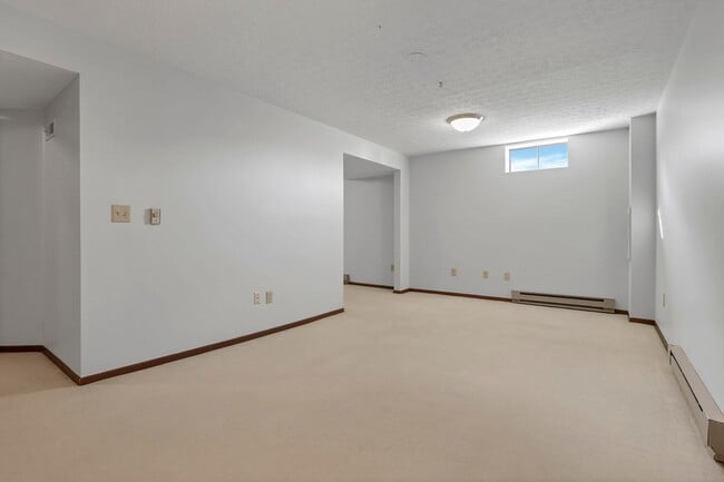 Building Photo - 5399 Thornburg Ct