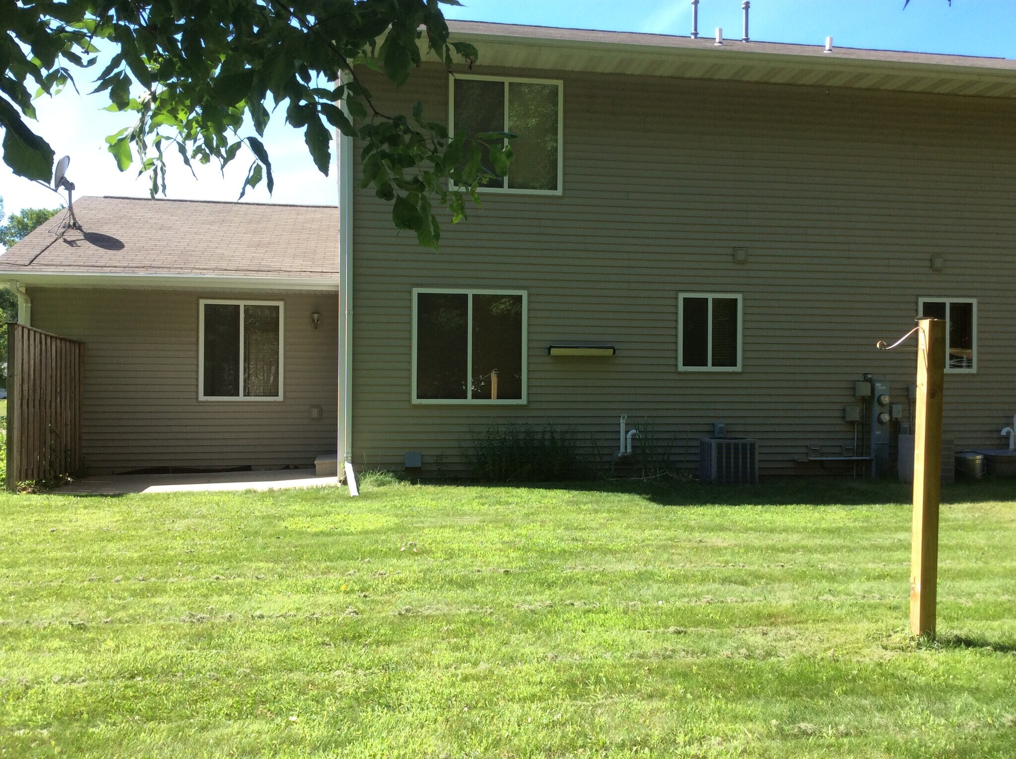 Building Photo - 274 Manette St