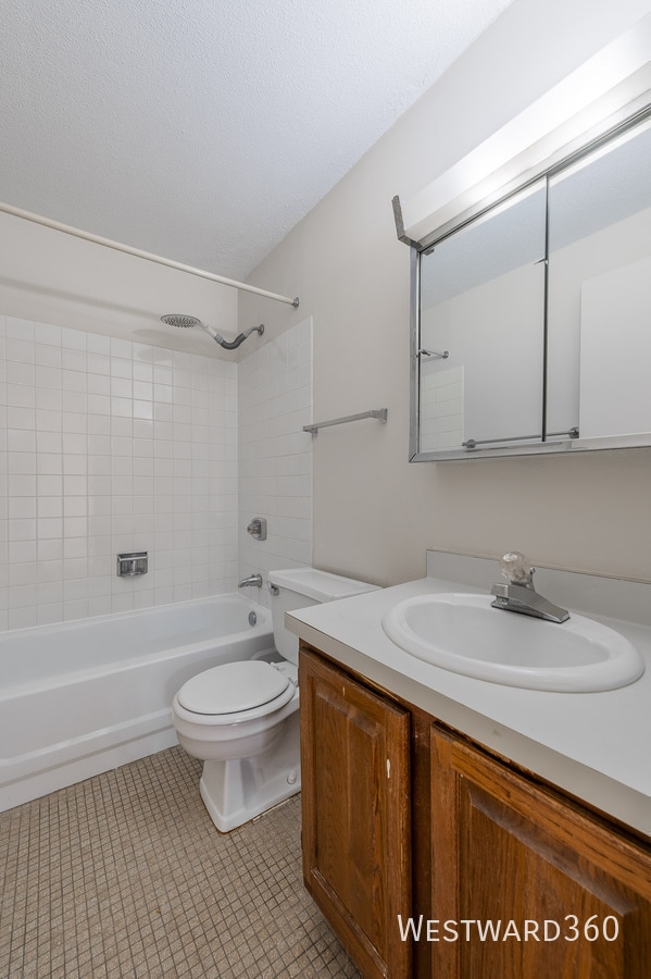 Building Photo - 901 S Plymouth Ct