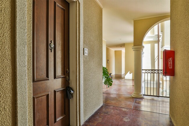 Building Photo - 7134 Mapleridge St