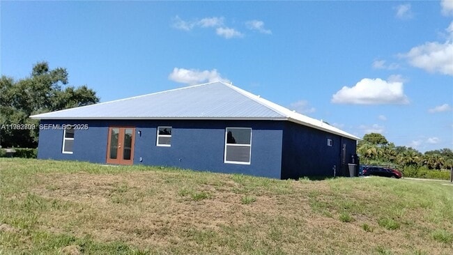 Building Photo - 225 S Fronda St