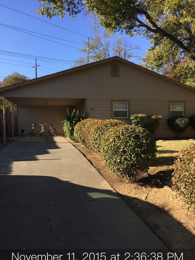 Building Photo - 1205 Duke Dr