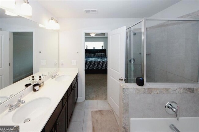 Building Photo - 10162 Benton Woods Dr