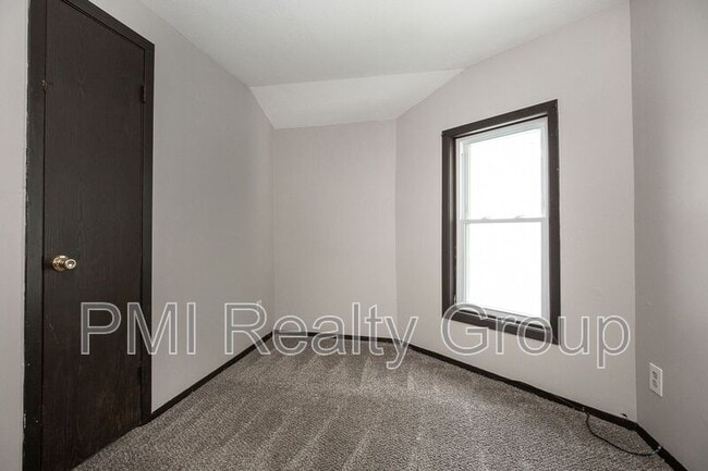Building Photo - 346 Eagle St