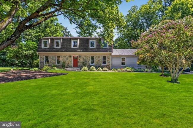 Building Photo - 723 Forest Ridge Dr