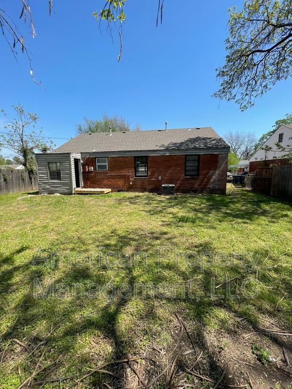 Building Photo - 718 N Gary Pl
