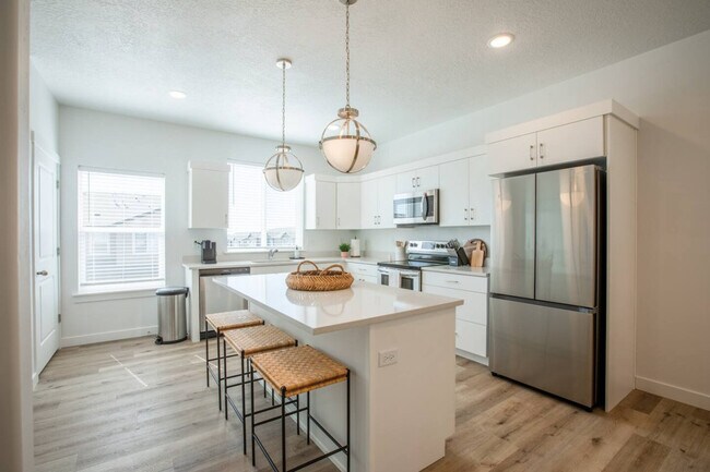 Building Photo - 642 E 460 S