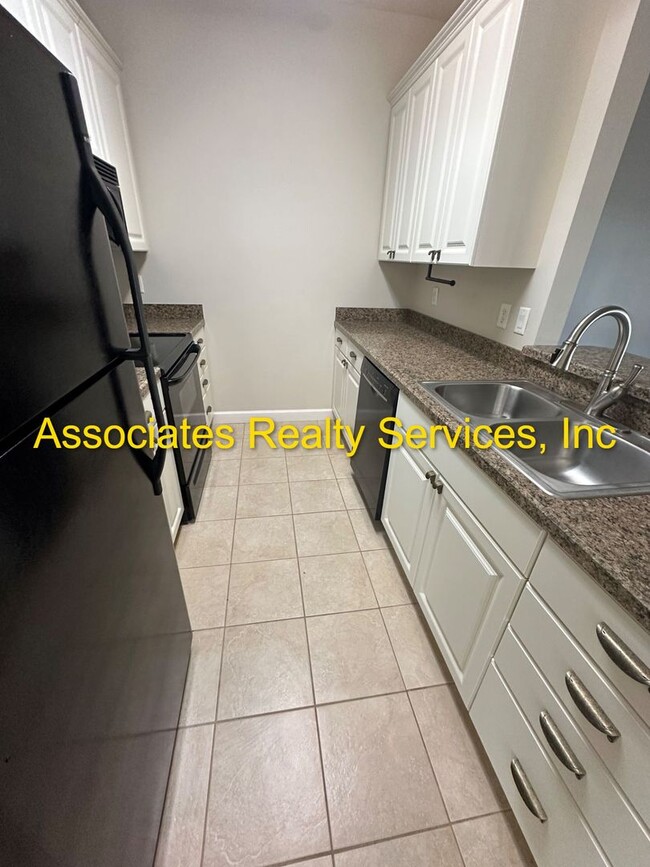 Building Photo - Live in Haile Market Square!  Now Available – 3BR/2BA unit