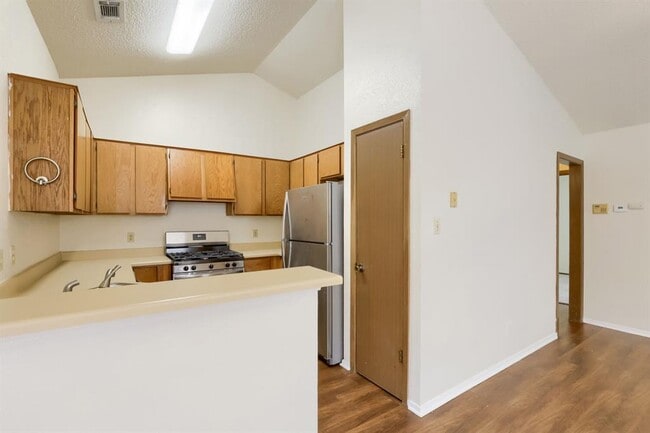 Building Photo - 2504 Howellwood Wy