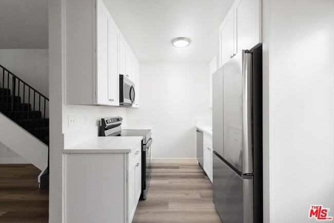 Building Photo - 6616 Sylmar Ave