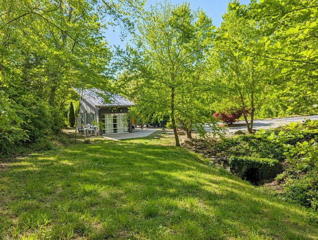 Building Photo - Fabulous "Microhome" in Kenilworth Area!