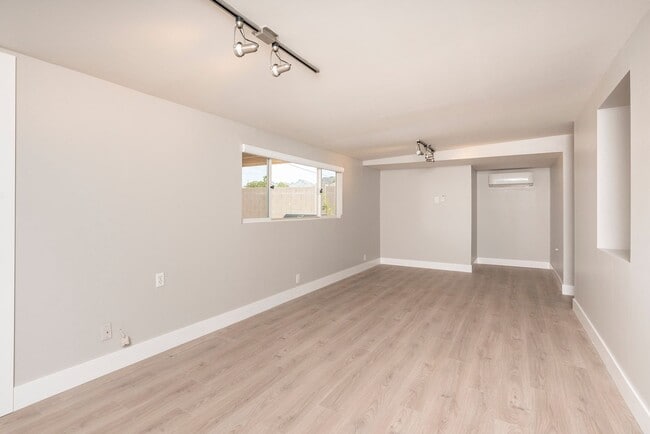 Building Photo - Central Phoenix Rental