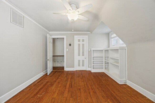 Building Photo - 305 Palen Ave
