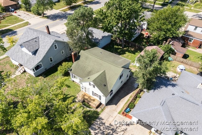 Building Photo - 2945 Roosevelt Rd