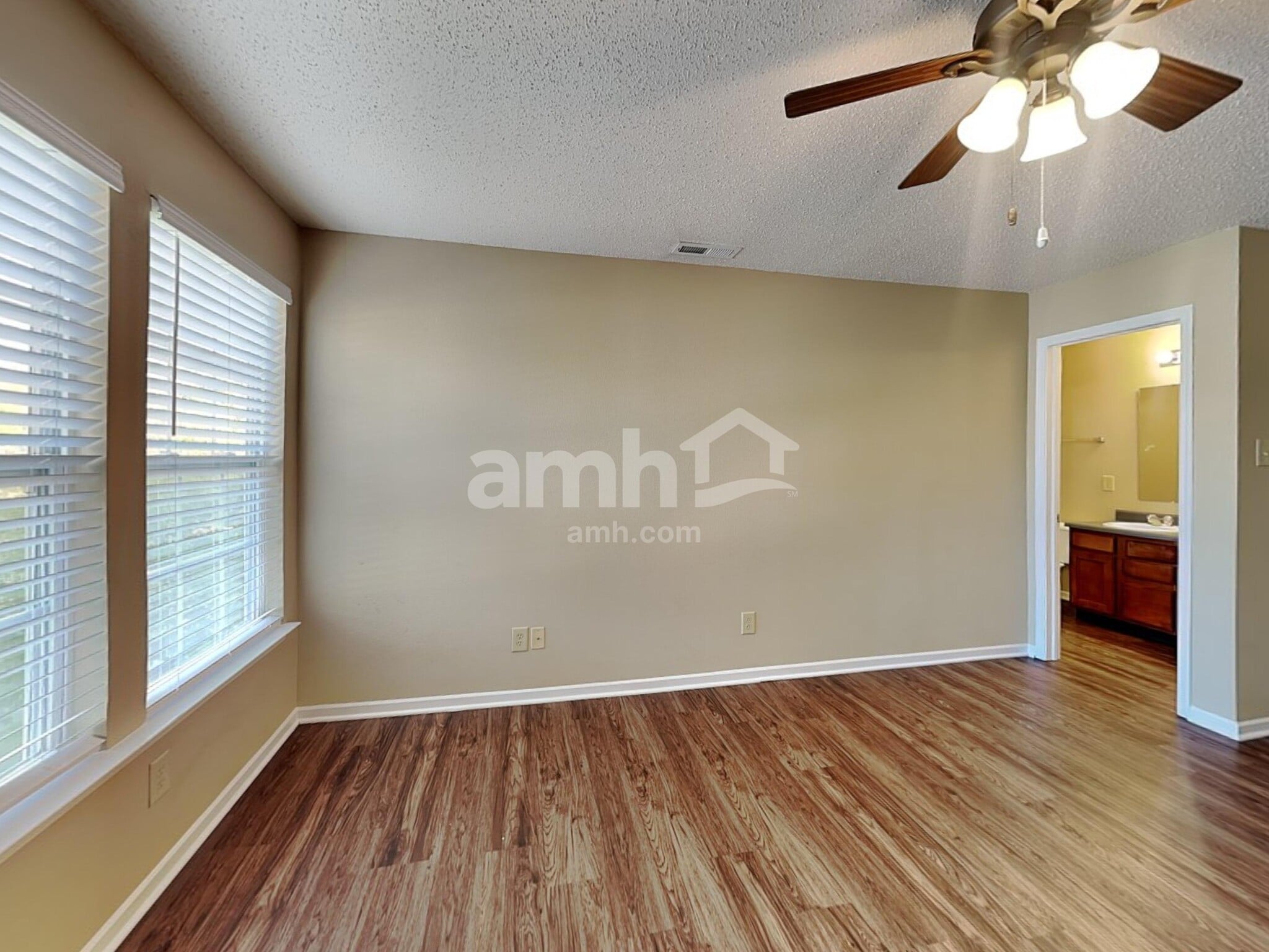 Building Photo - 15204 Clear St