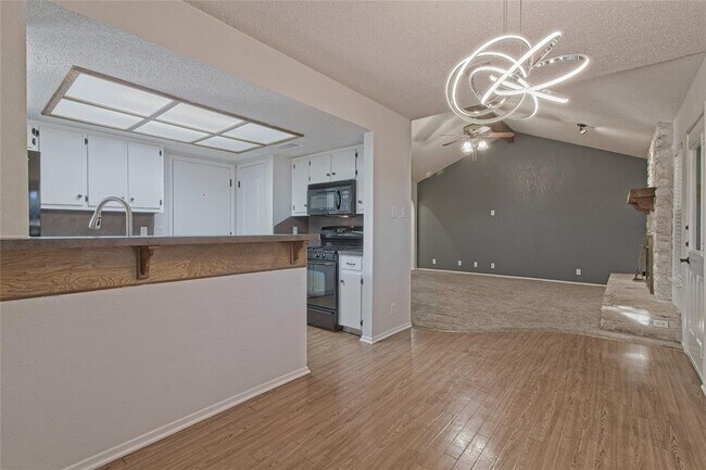 Building Photo - 909 Garden Meadow Dr