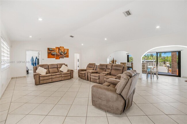 Building Photo - 26500 SW 167th Ave